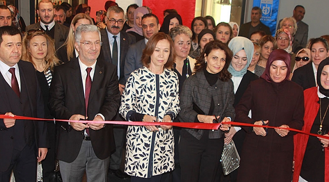 Polis eşlerinden anlamlı kermes