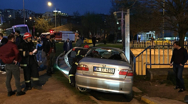 Gebze'de halk otobüsü otomobille çarpıştı