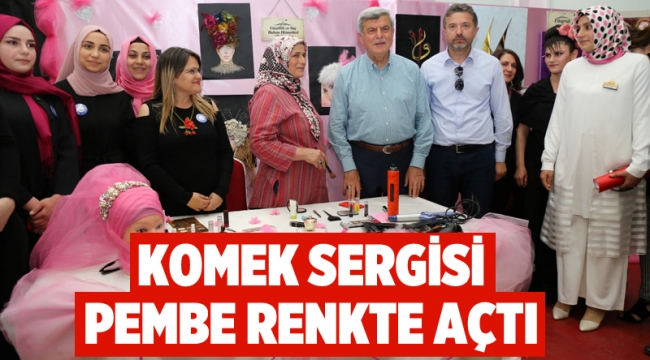 Ko-mek sergisi pembe renkte açtı