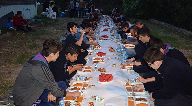 İLKÇEV iftar sahur ve kamp yaptı