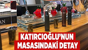 Katırcıoğlu’nun masasındaki detay