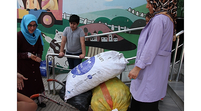 Darıca'da plastik kapak toplayan öğrenciler ödüllendirildi