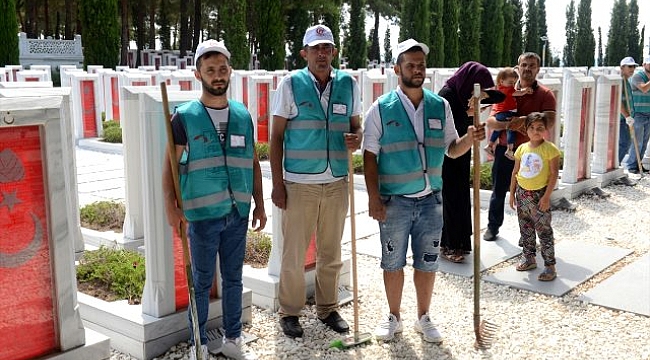 Yükümlüler Gebze şehitlikte temizlik yaptı