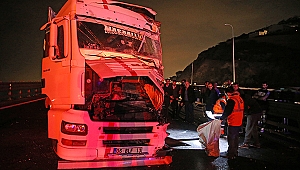 TEM'de iki TIR çarpıştı, yol ulaşıma kapandı: 1 yaralı