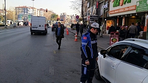 Gebze'de Çift sıra parklanma yapan araçlara ceza