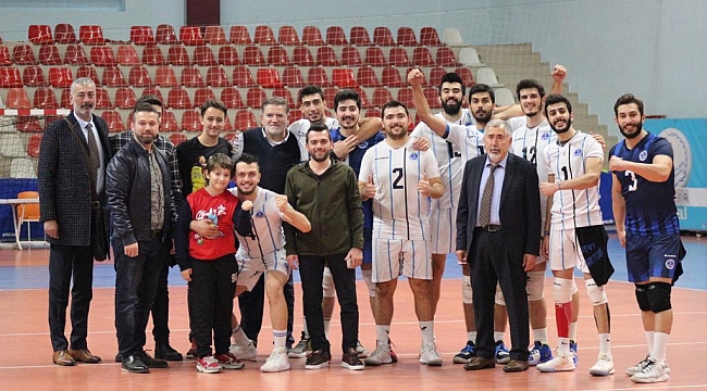 Kağıtspor’un voleybolcularından önemli galibiyet