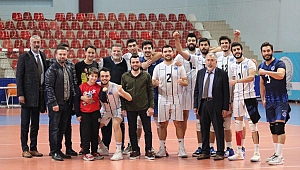 Kağıtspor’un voleybolcularından önemli galibiyet