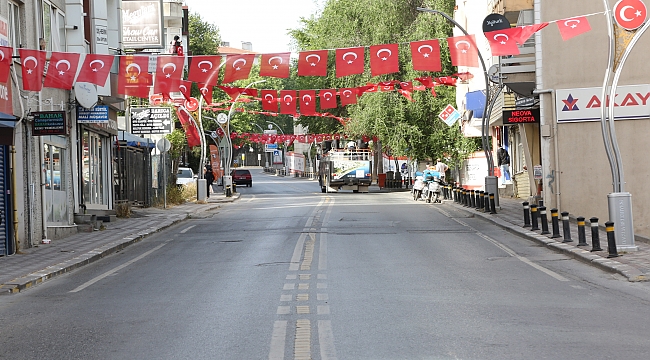 Darıca, Türk bayraklarıyla süslendi