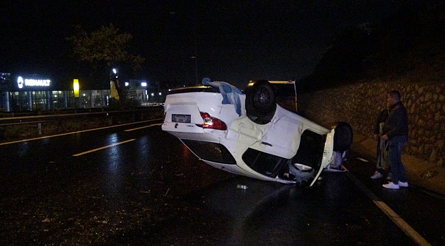 Gebze'de Otomobil yağmurda kayganlaşan yolda takla attı