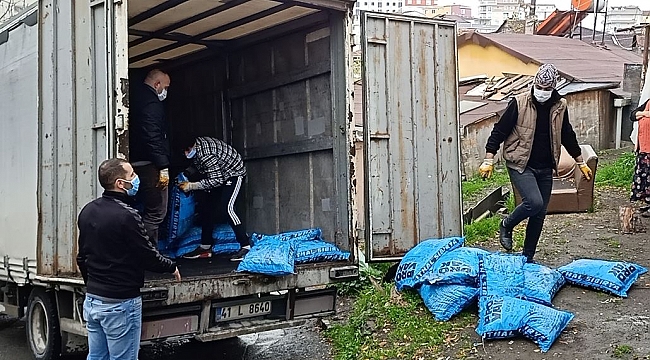 Trabzonlu Gençlerden İhtiyaç sahibi ailelere 40 ton kömür