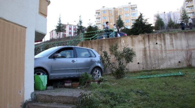 Freni Patlayan Araç Apartmana Uçtu