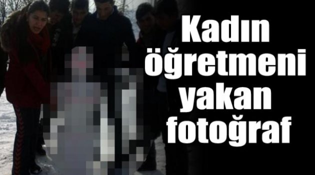 Kadının bulunduğu fotoğrafta yer alan öğretmene inceleme