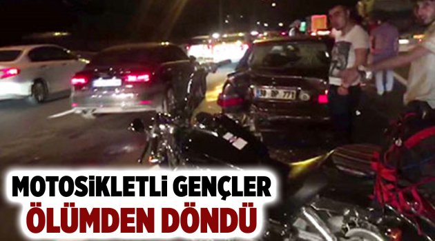 Motosikletli gençler ölümden döndü