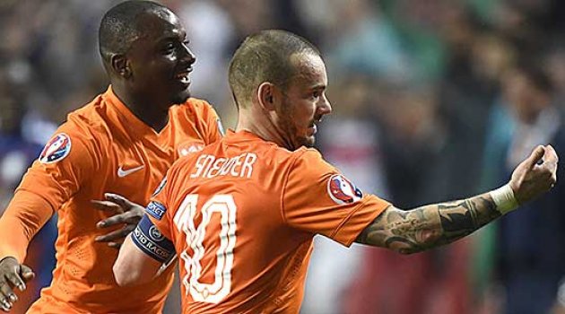 UEFA: Sneijder tarih yazıyor